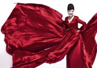 王麗達一襲紅裙
