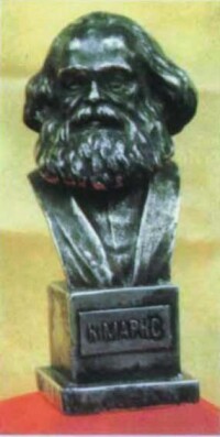 1925年梅大棟從江西安源帶回的馬克思銀像