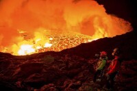 尼拉貢戈火山