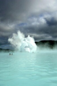 看冰島天乳溫泉牛奶浴