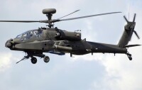 AH-64 “阿帕奇”武裝直升機發射“海爾法”導彈