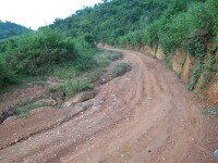 雲南省鳳慶縣營盤鎮三塔村進村道路