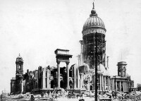 遭震毀的舊金山市政廳，攝於1906年4月20日