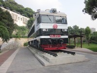 保存在中南大學鐵道學院的韶山3型2013號機車