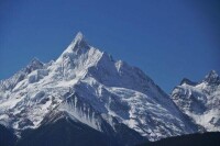 雪山主峰、北稜角東北側景觀。