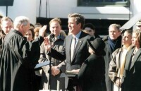 1999年宣誓就任州長