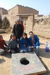 唐家興作為捐款人與百事員工到訪母親水窖