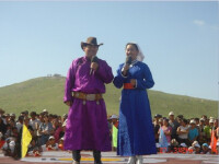 內蒙古台主持人身著蒙古族服飾