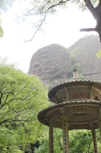 雨中的斗岩