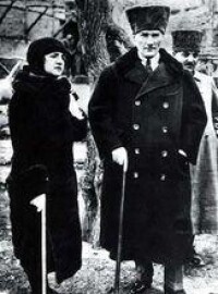 1923年凱末爾與妻子旅行