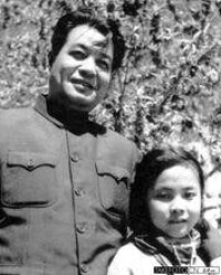 1966年在北京與小女兒司馬小加合影