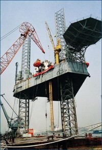 （圖）改裝“渤海8號”石油鑽井平台