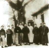 毛澤東青年時期（左四）與羅章龍（左六）