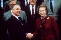1988年，撒切爾和戈爾巴喬夫在一起。