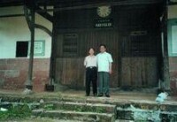 著名詩人陳運和跟老同學到周田村革命遺址
