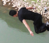 王子健跳下40米高沱江大橋