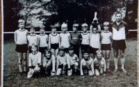 1976年的SV Glatten青年隊（後排右四為克洛普）