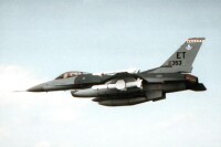 F-16戰鬥機掛載AGM-84反艦導彈