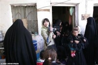 山本美香採訪中東戰區的婦孺