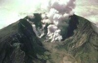 坦博拉火山