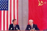 戈爾巴喬夫與美國前總統老布希（左）