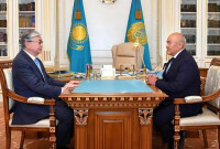 托卡耶夫總統接見舒克耶夫