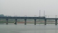 6K機車牽引貨物列車運行在焦柳鐵路伊河大橋