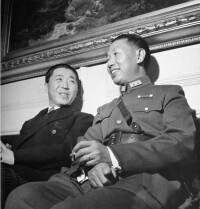 1942年熊式輝(軍裝)與駐美大使魏道明