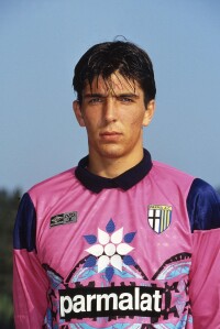 1997年年僅19歲的布馮就受到了國家隊的徵召