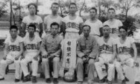 新三中學籃球隊（攝於1944年3月）