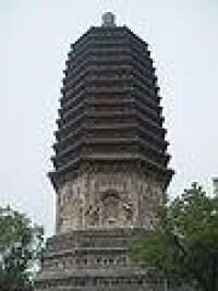 建於遼代的北京天寧寺密檐式塔，高57.8米 