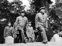 彭德懷與李克農等步入朝鮮停戰協定簽字現場
