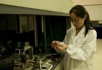 正在實驗室忙碌的湘潭大學“80后”女博導楊麗