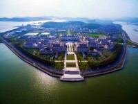 浙江海洋大學——攬月湖和燈塔