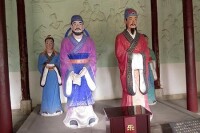 雲南二賢祠里的韓宜可（右）與王奎塑像
