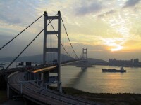 青馬大橋位於中國香港特別行政區西北部