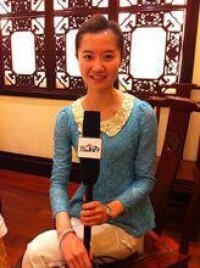 王霞在中國網路焦點台焦點美食榜欄目組
