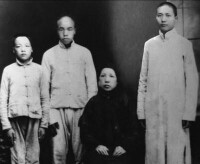 1919年毛澤東、毛澤民、毛澤覃和母親
