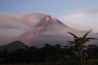 默拉皮火山