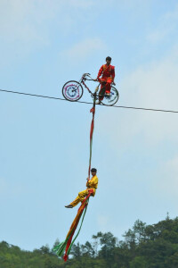 奇石河之高空表演