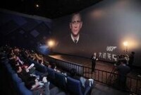 中國內地首映禮現場與007主演視頻連線