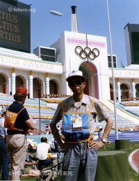 胡越在美國洛杉磯舉辦的第23屆奧運會主會場上