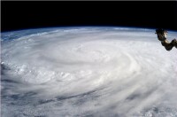 國際太空站下的颱風海燕