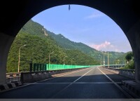 廣龍高速公路深入南嶺山區
