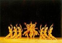 茅迪芳編導的傣族傳統舞蹈“長甲舞蹈”