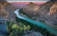 美國和墨西哥以格蘭德河2020公里河段為界