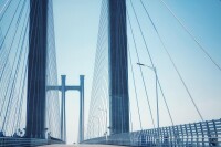 泉州灣大橋採用三柱式門形塔