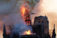 巴黎聖母院火災