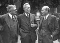 1946年，奇夫利(中)在倫敦出席國際會議