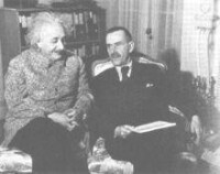 托馬斯·曼（左）與愛因斯坦（右）